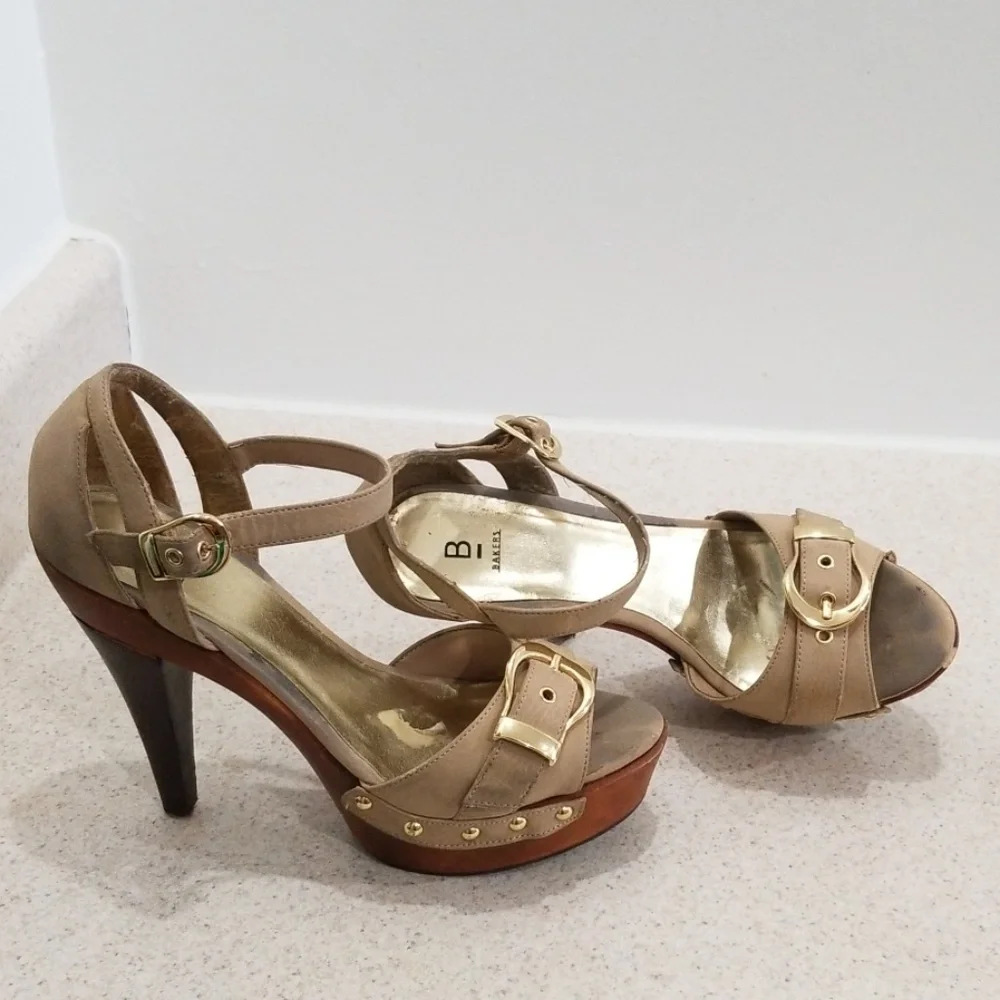 Bakers taupe Shiloh women's size 8.5 heels